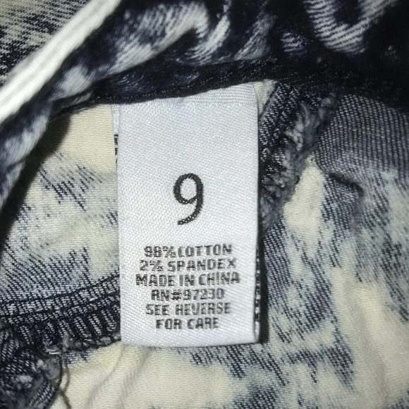 CRAVE FAME by Almost Famous High waisted distress straight leg acid wash size 9 - Picture 3 of 9